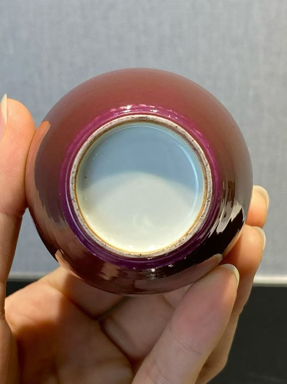 胭脂红釉长颈瓶