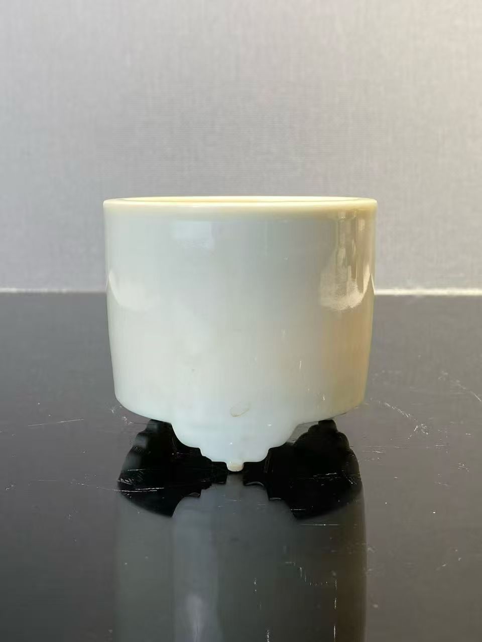 德化窑白釉三足筒式炉