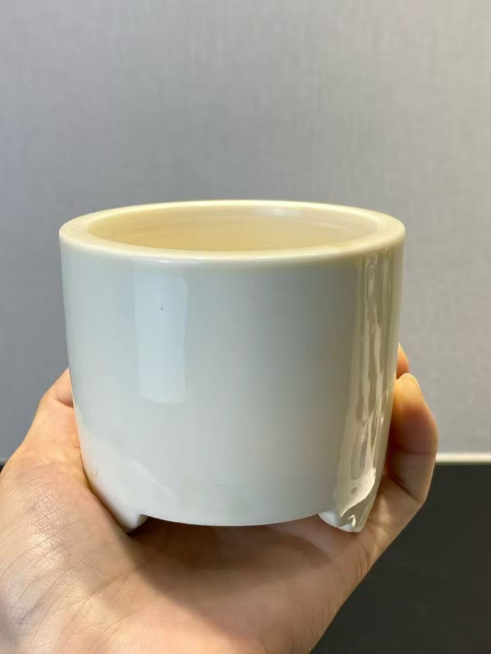 德化窑白釉三足筒式炉