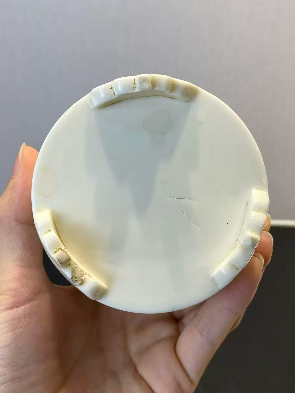 德化窑白釉三足筒式炉