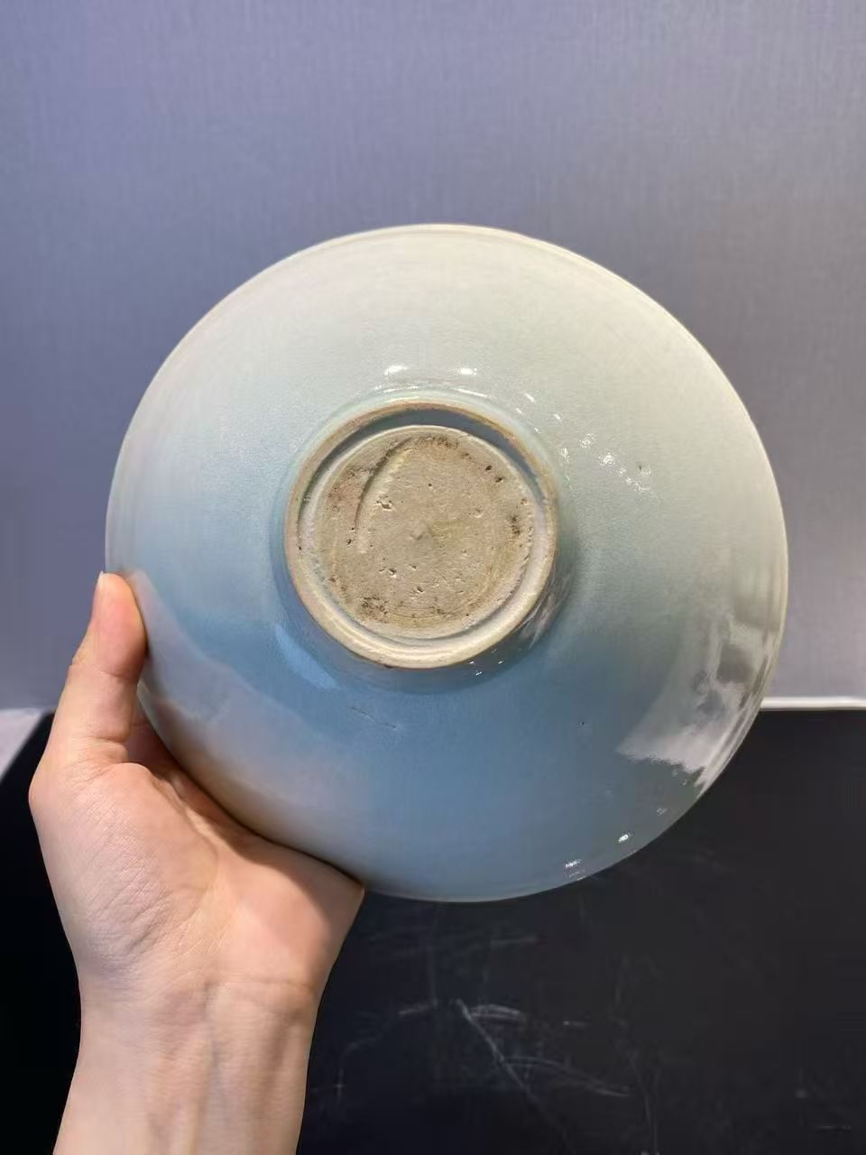 湖田窑青白釉暗刻大头娃娃斗笠碗