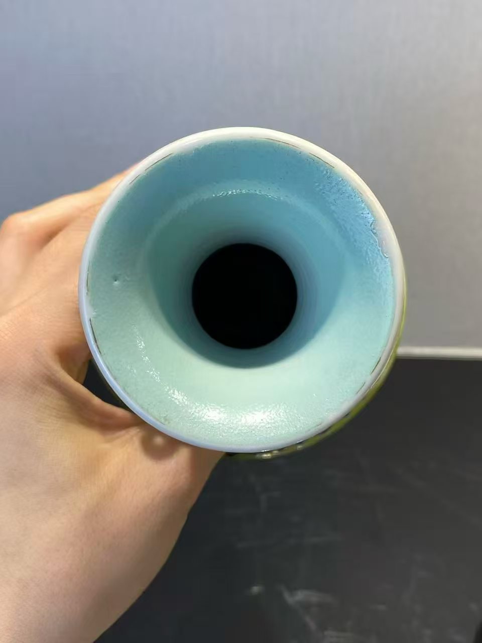 秋葵绿地洋彩宝相花万字纹双耳瓶一对 款：大清乾隆年制