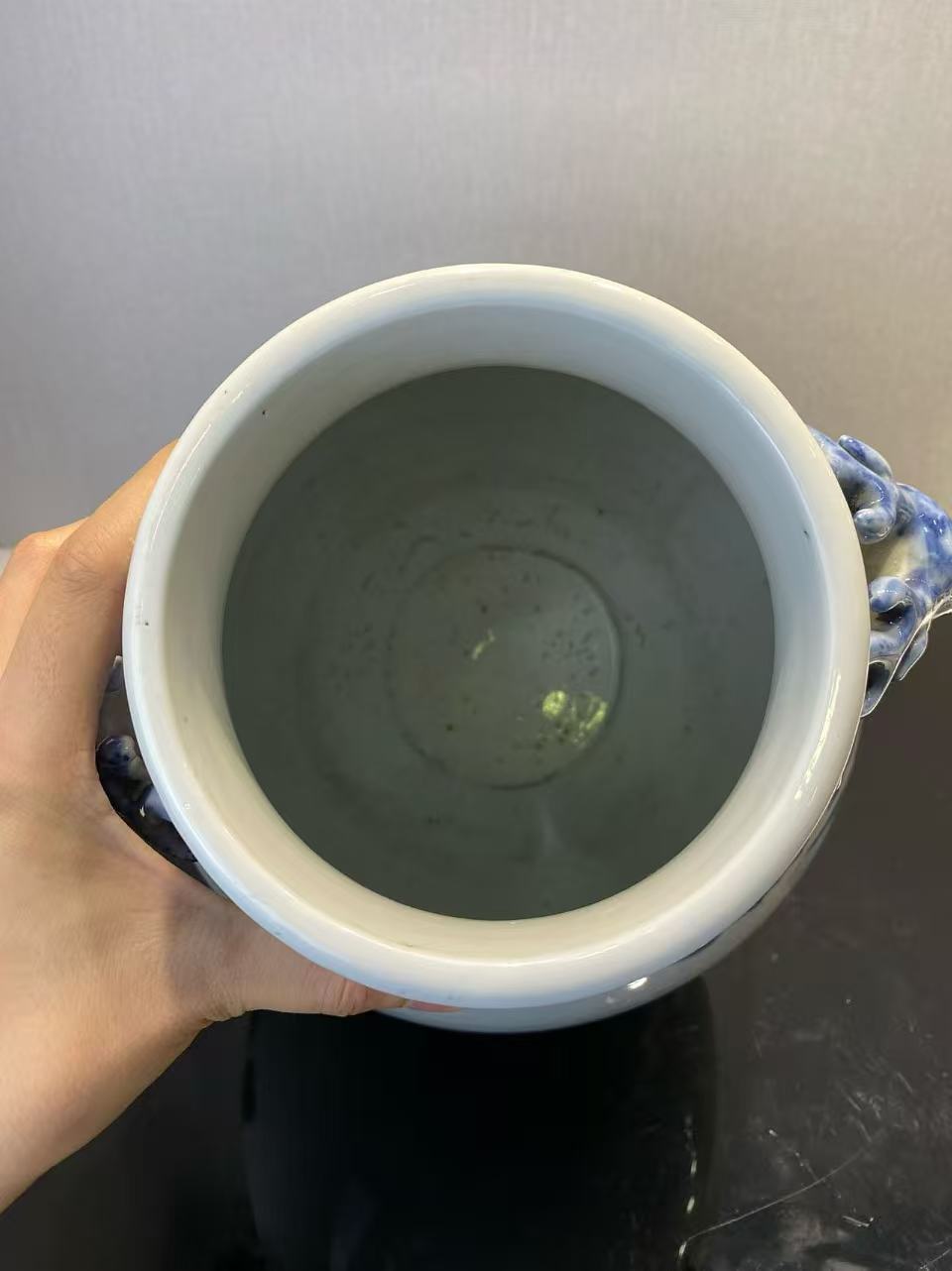 青花松鹿图鹿头尊 款：大清雍正年制