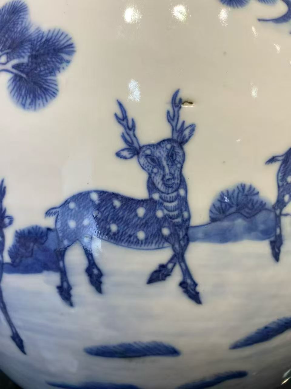 青花松鹿图鹿头尊 款：大清雍正年制