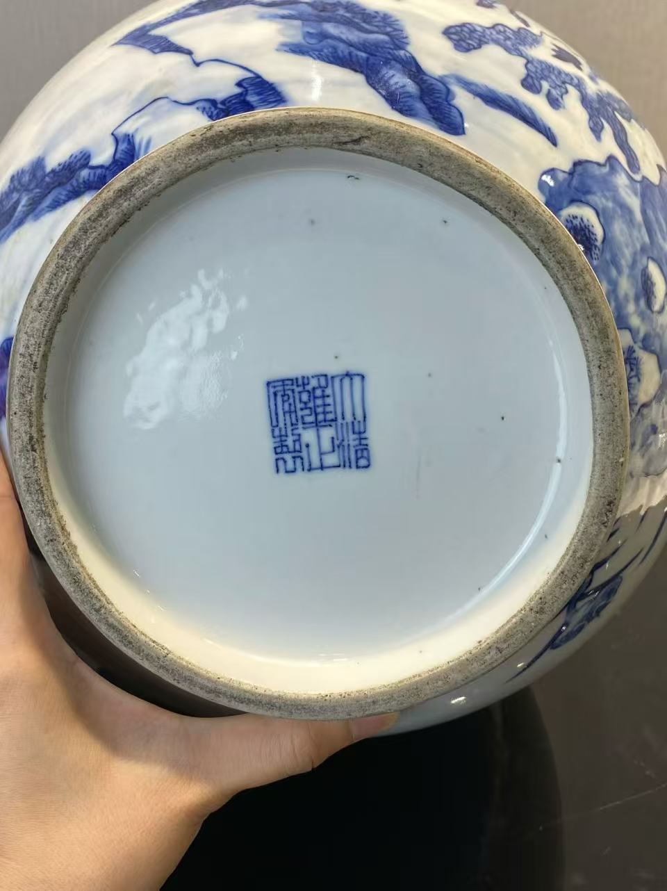 青花松鹿图鹿头尊 款：大清雍正年制