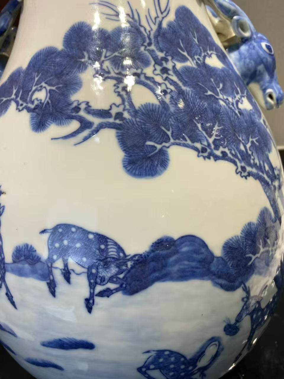 青花松鹿图鹿头尊 款：大清雍正年制