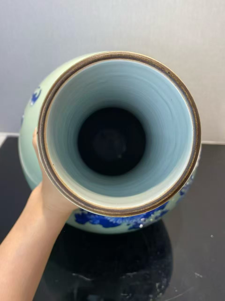 青釉地青花加白花鸟纹天球瓶