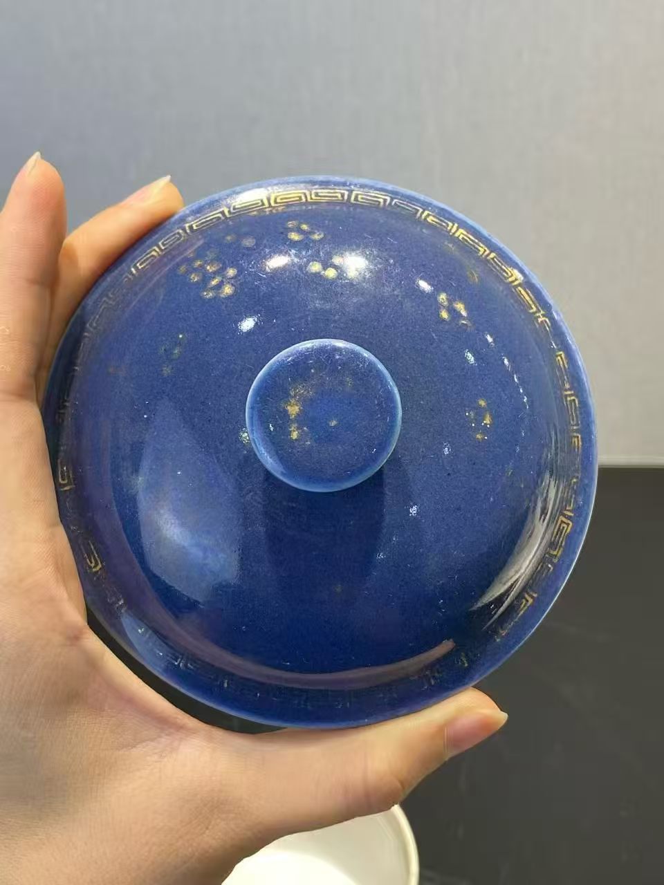 霁蓝釉描金盖盅