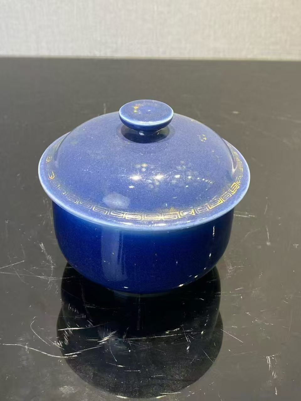 霁蓝釉描金盖盅