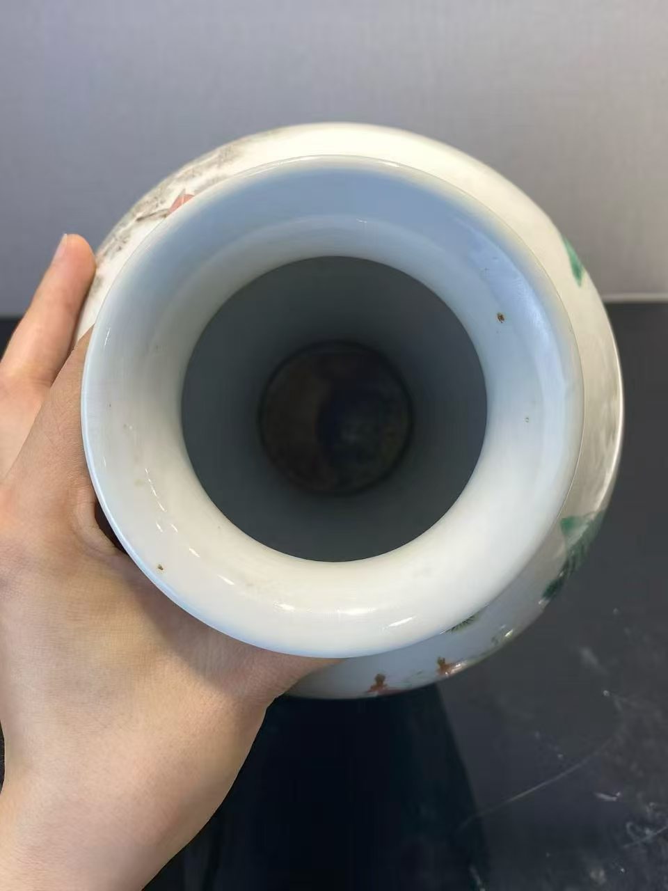 567 粉彩刀马人物观音瓶 款：大清乾隆年制