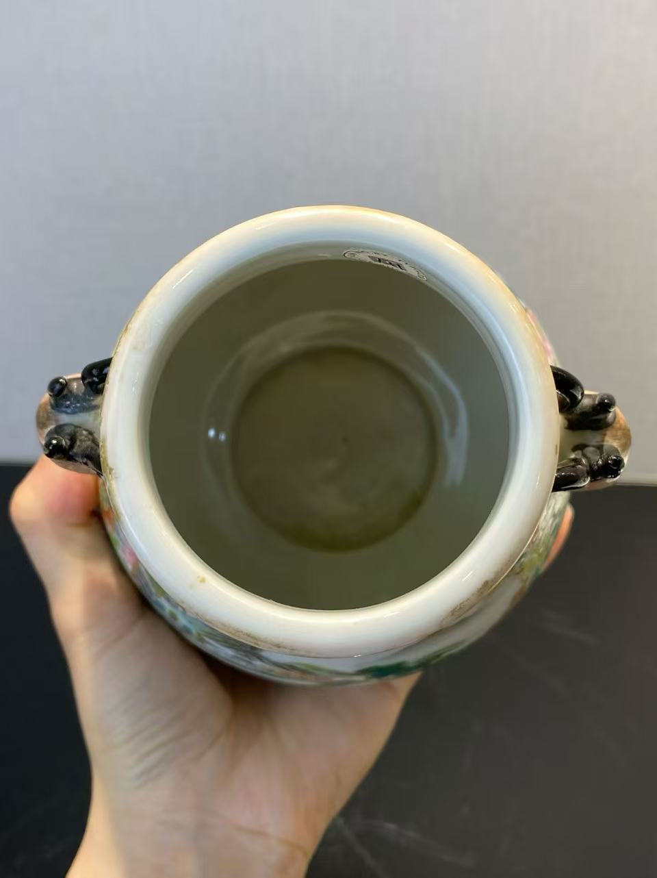 粉彩万花锦开光江崖山居图鹿头尊 款：大清乾隆年制