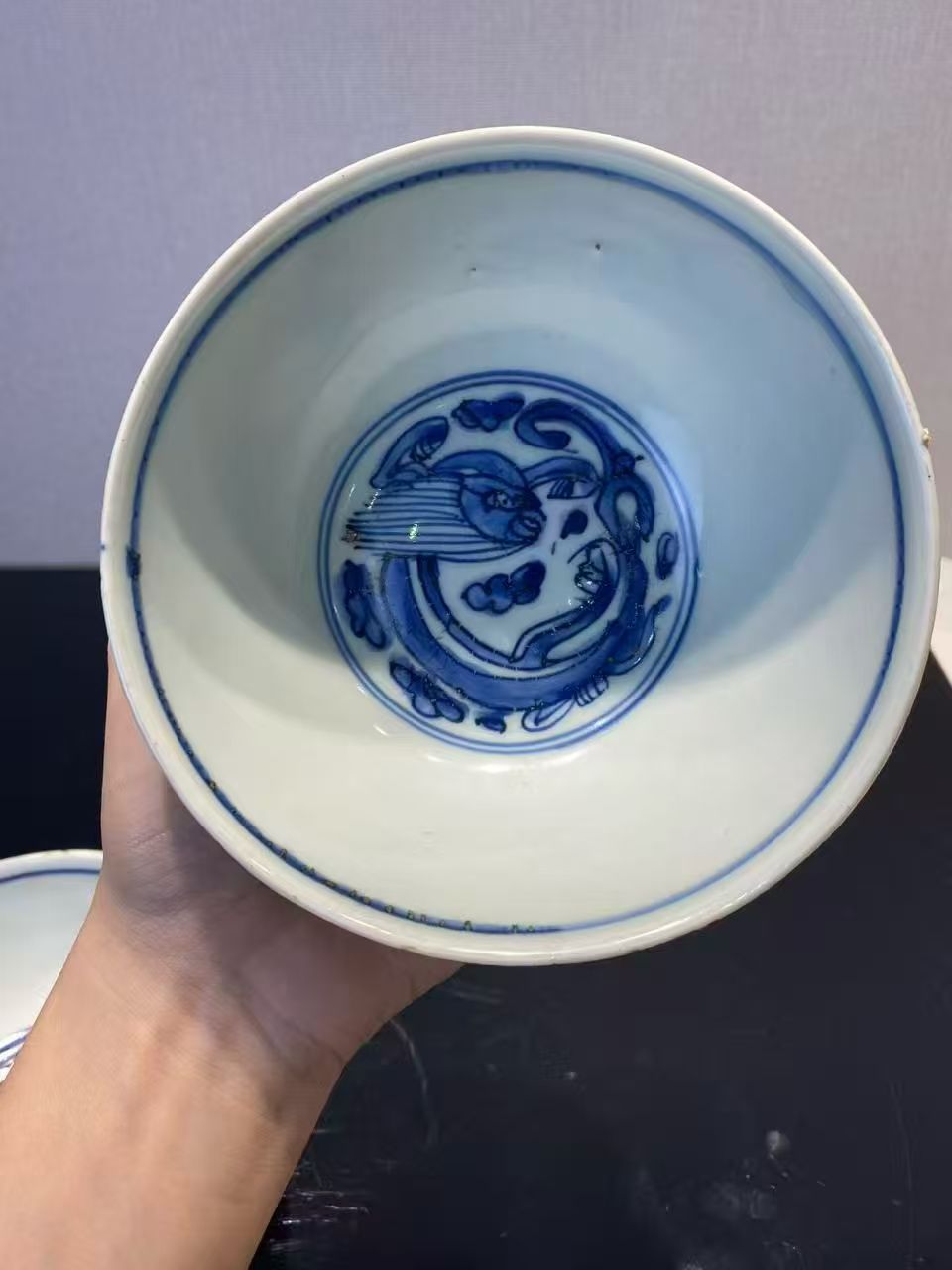 青花螭龙纹碗一对 款：万福攸同