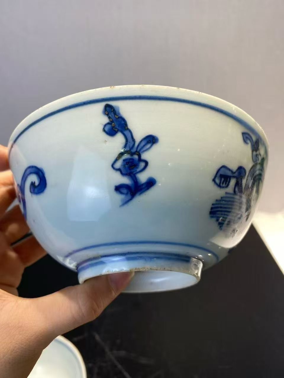 青花螭龙纹碗一对 款：万福攸同