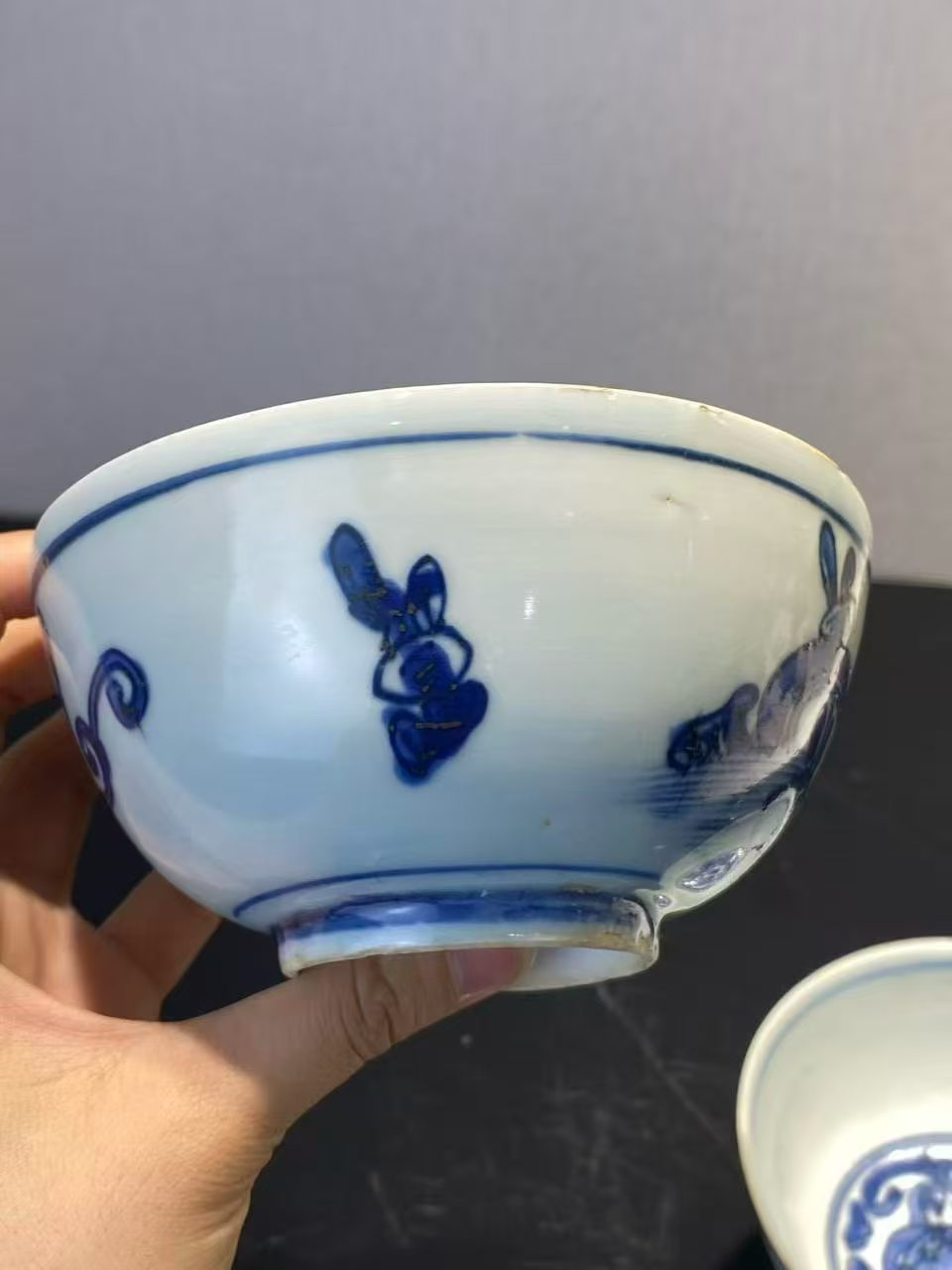 青花螭龙纹碗一对 款：万福攸同