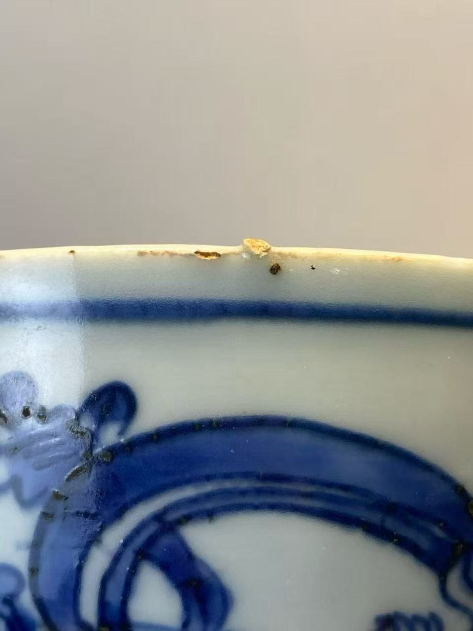 青花螭龙纹碗一对 款：万福攸同