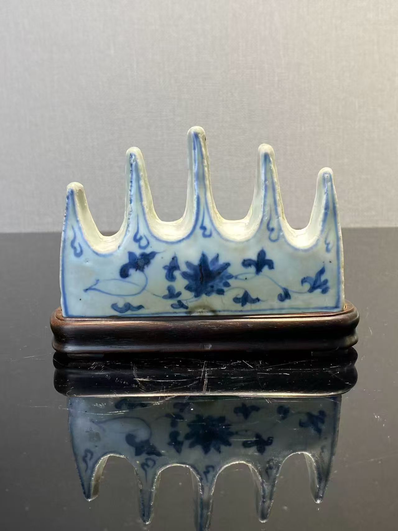 青花飞马图山形笔架