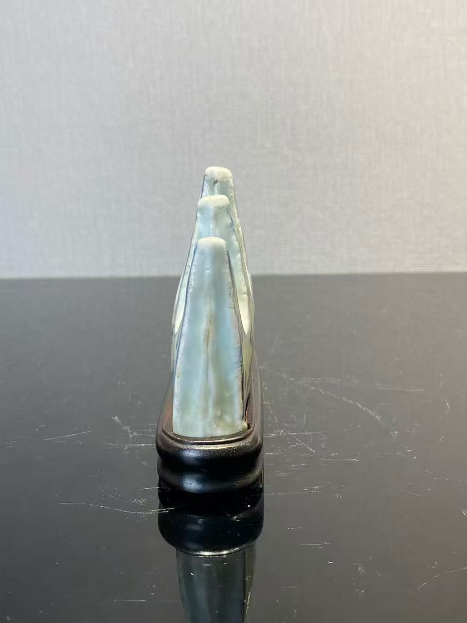 青花飞马图山形笔架