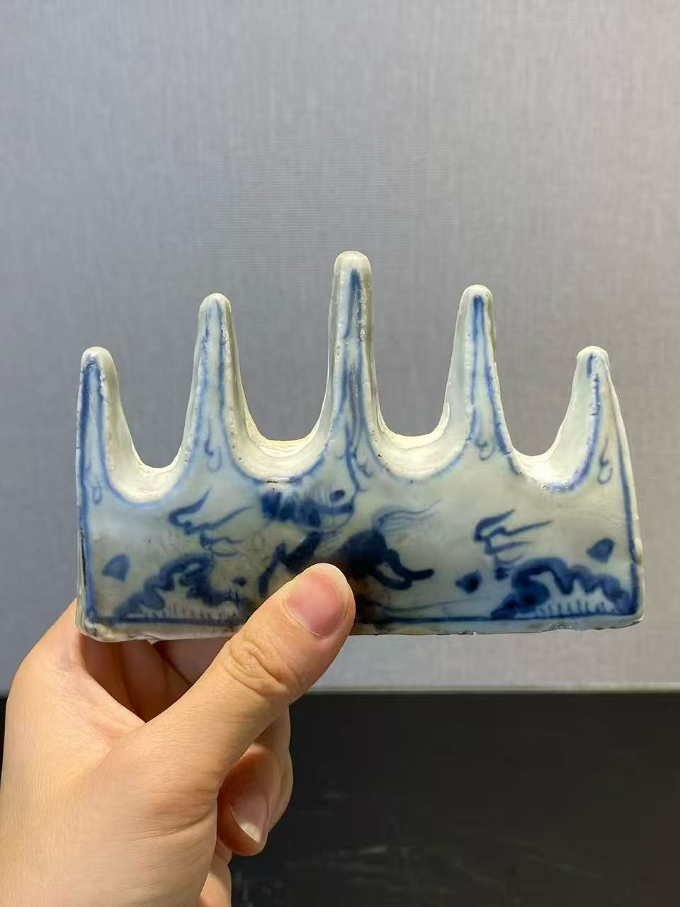 青花飞马图山形笔架