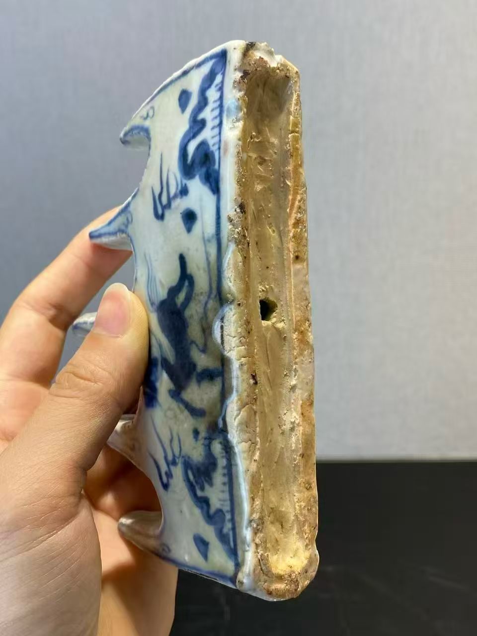 青花飞马图山形笔架