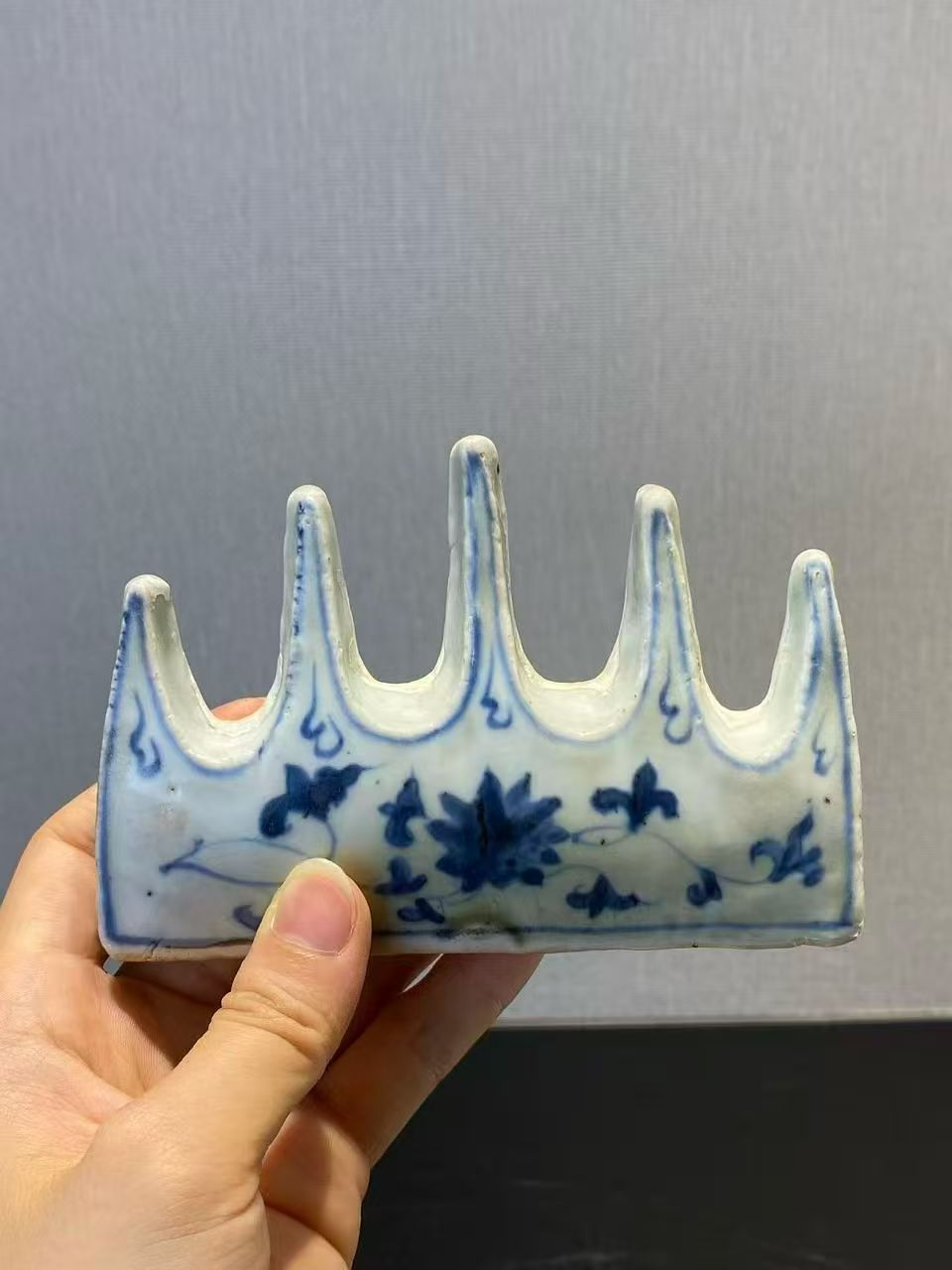 青花飞马图山形笔架