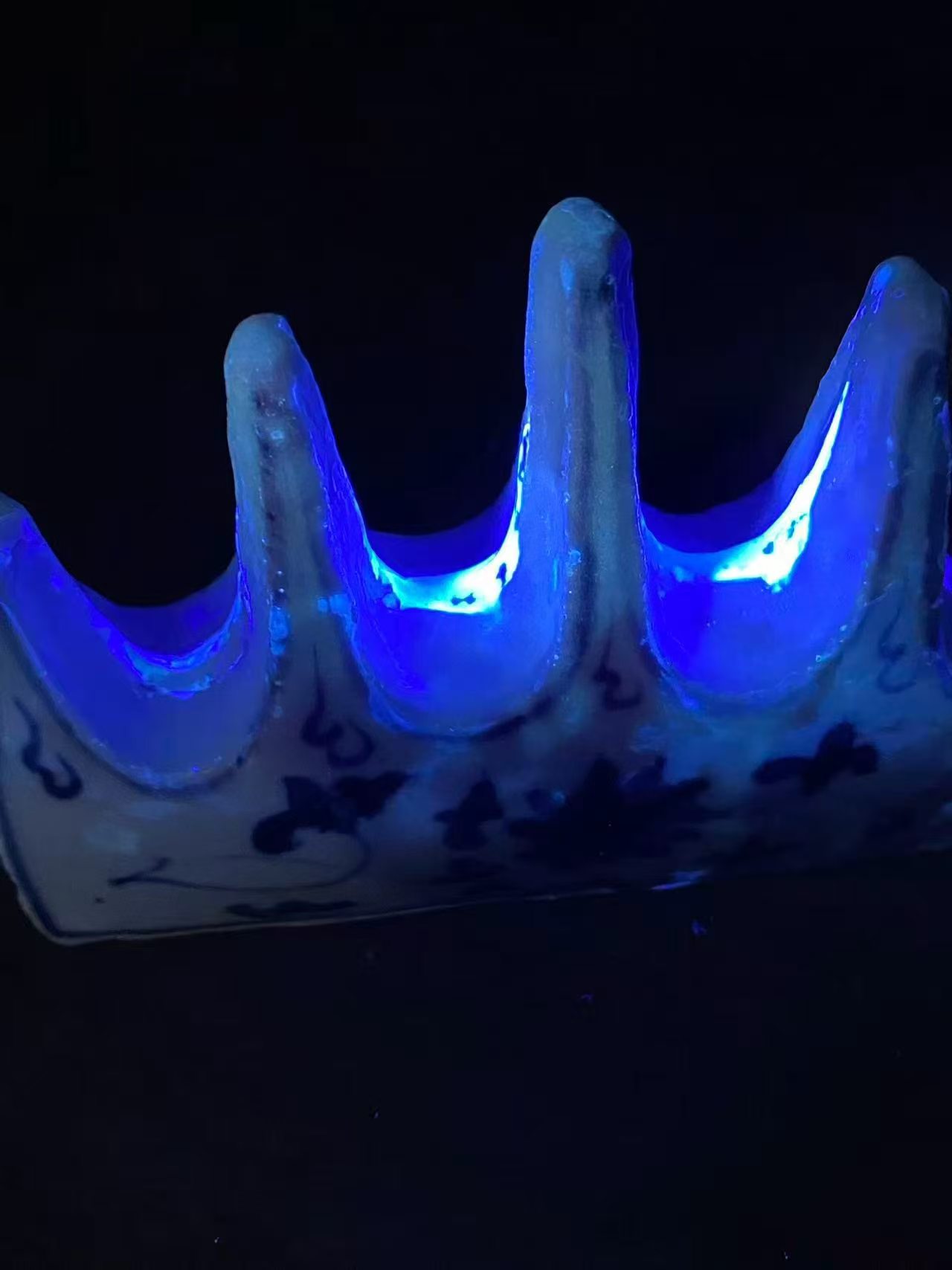 青花飞马图山形笔架