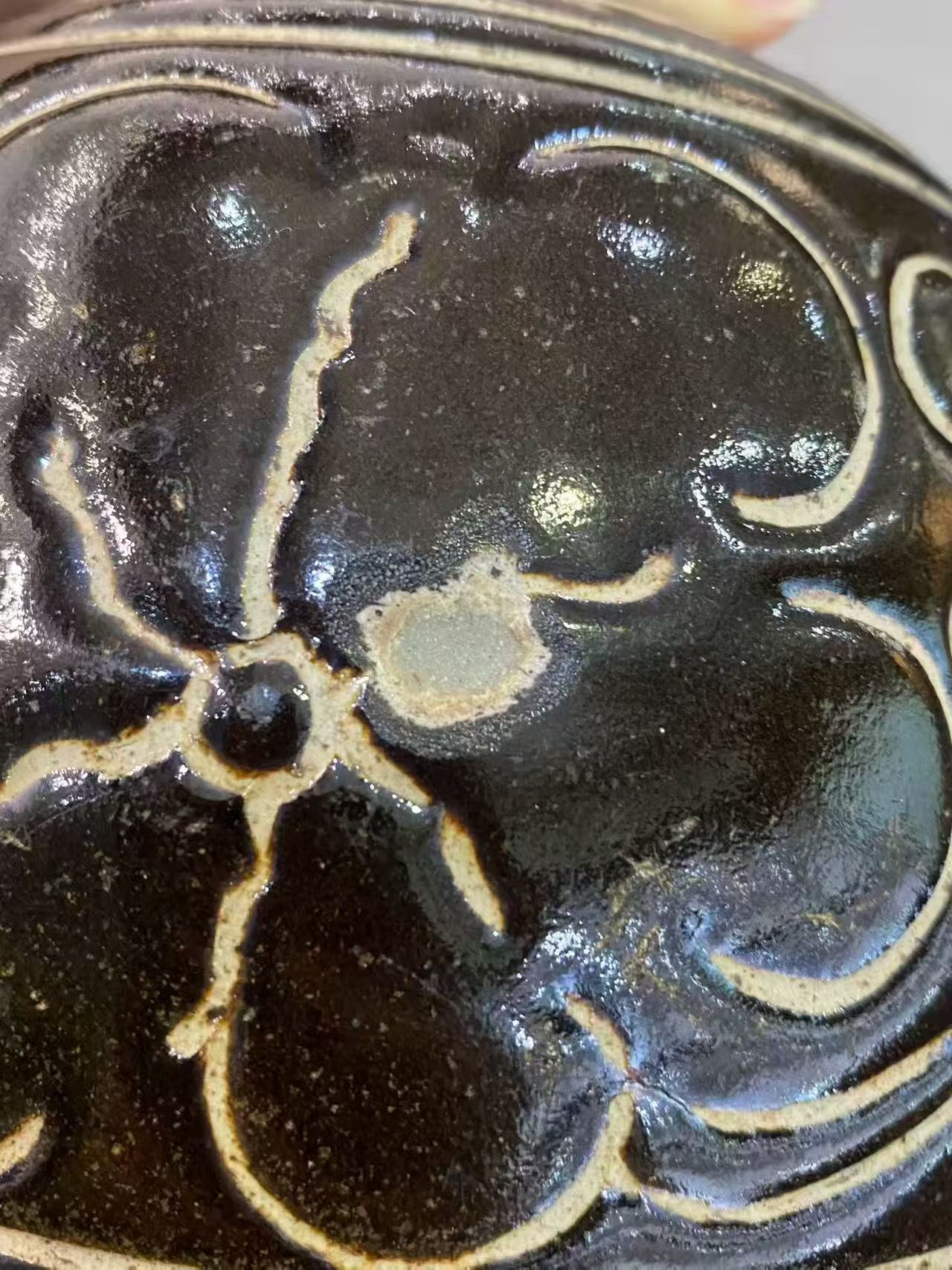 磁州窑黑地剔花牡丹纹梅瓶（配日本老盒）