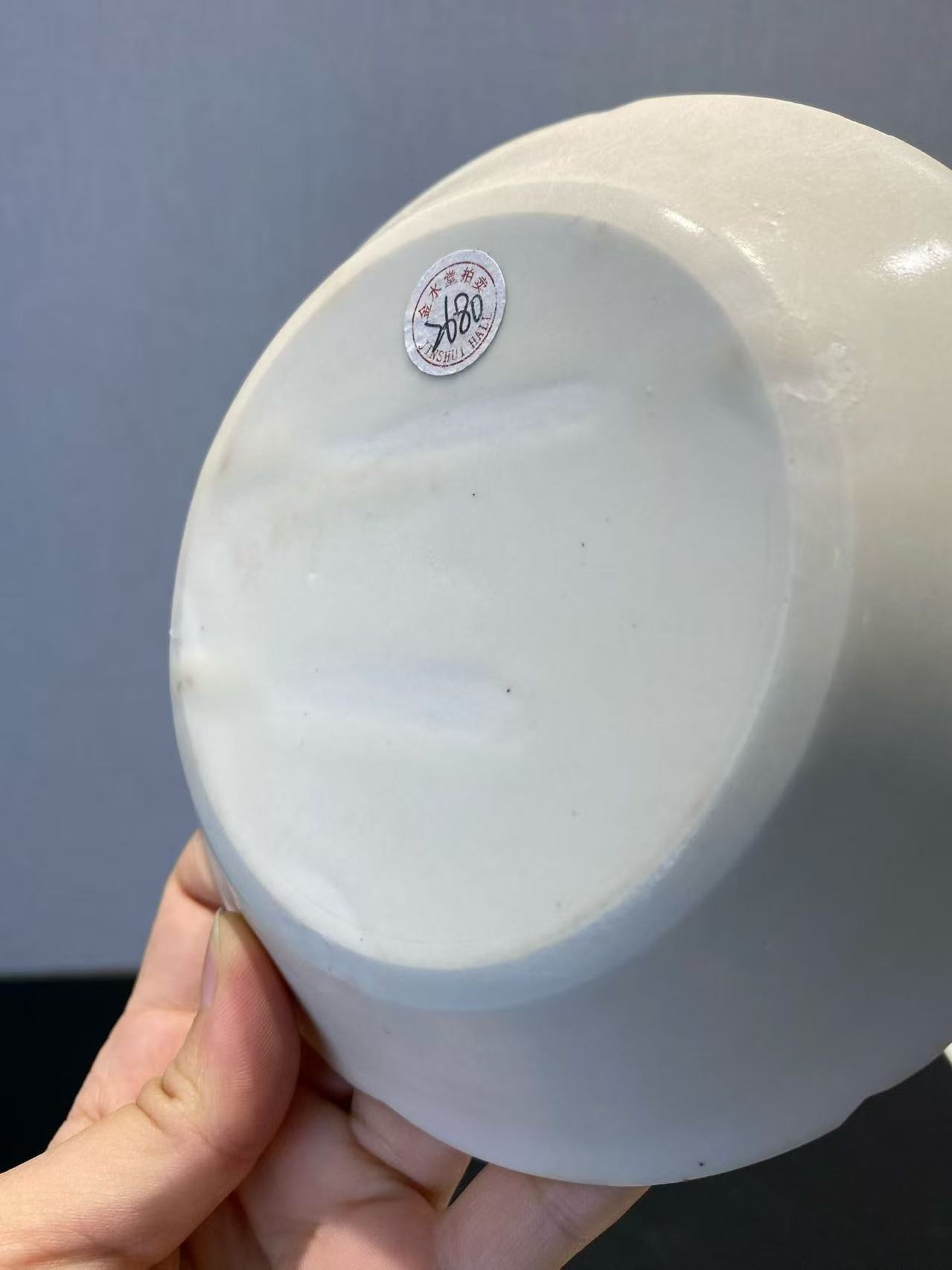 定窑白釉刻花卉纹葵口盘