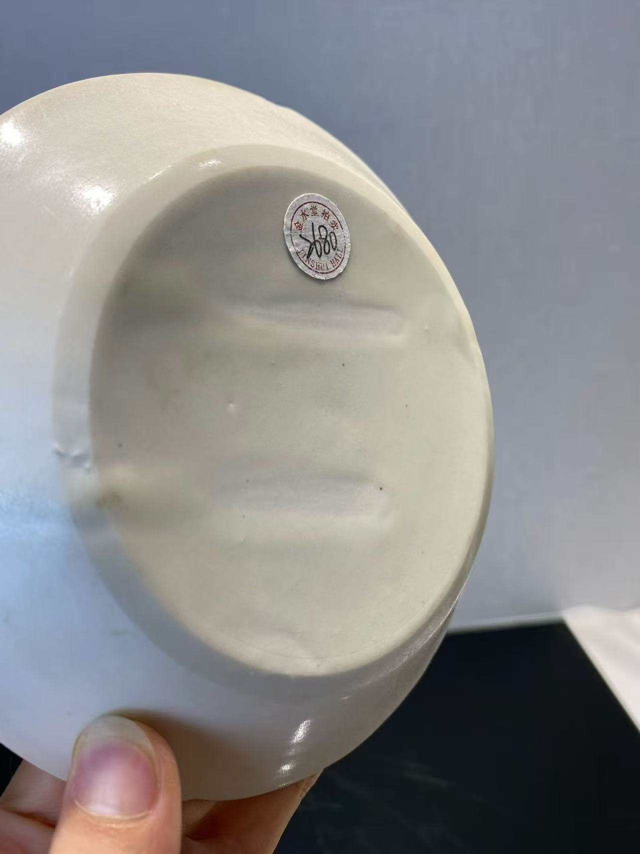 定窑白釉刻花卉纹葵口盘