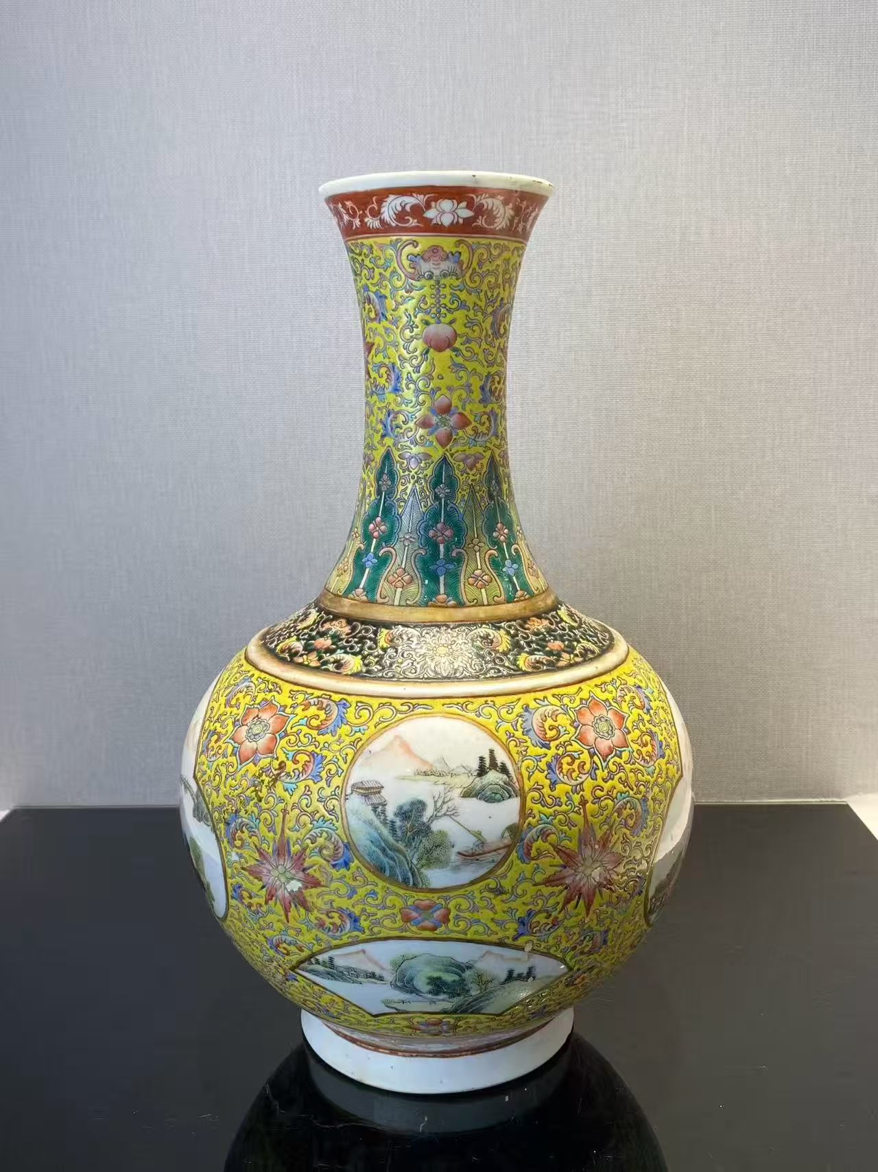 粉彩锦地开窗山水人物赏瓶