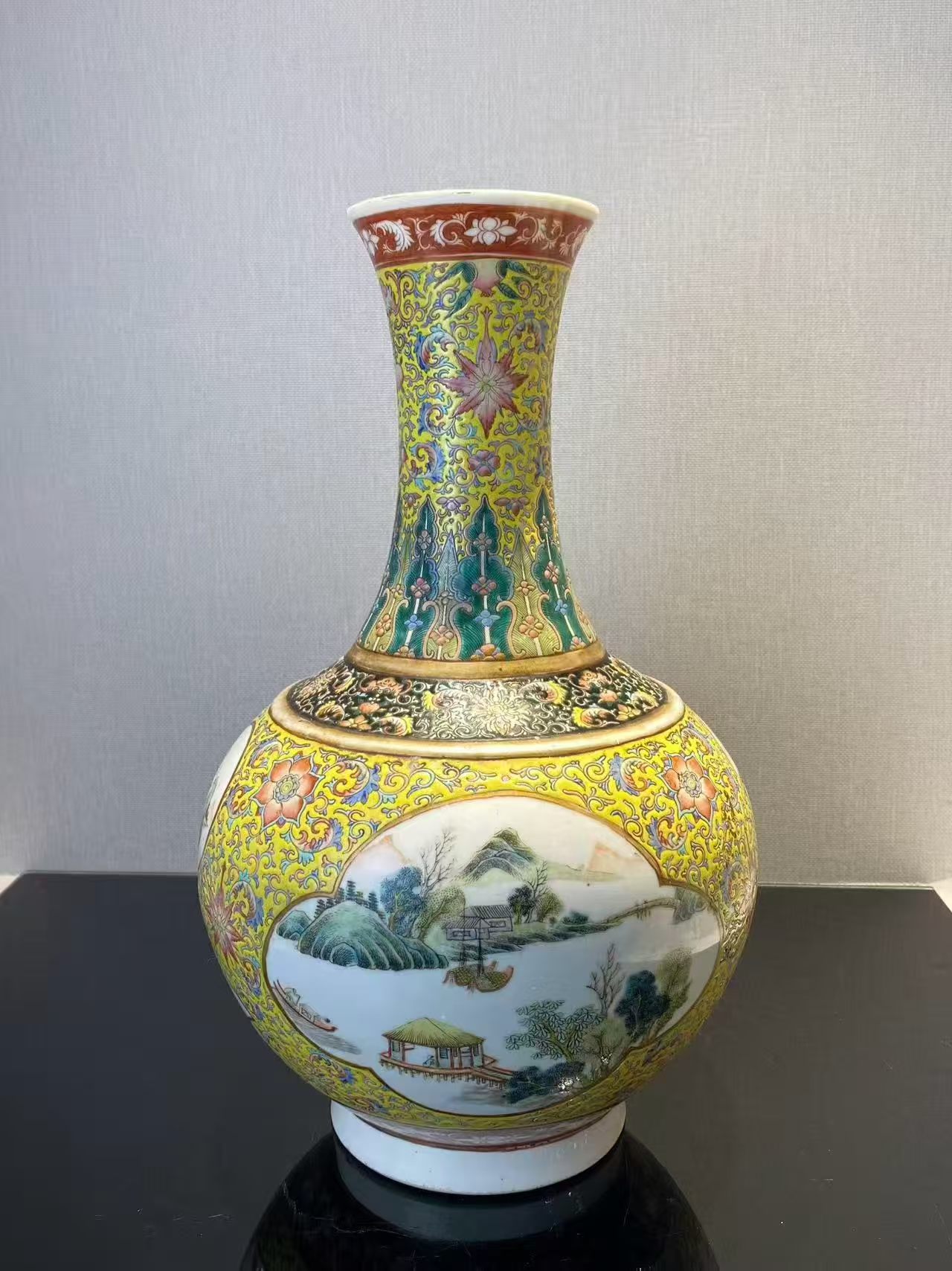 粉彩锦地开窗山水人物赏瓶