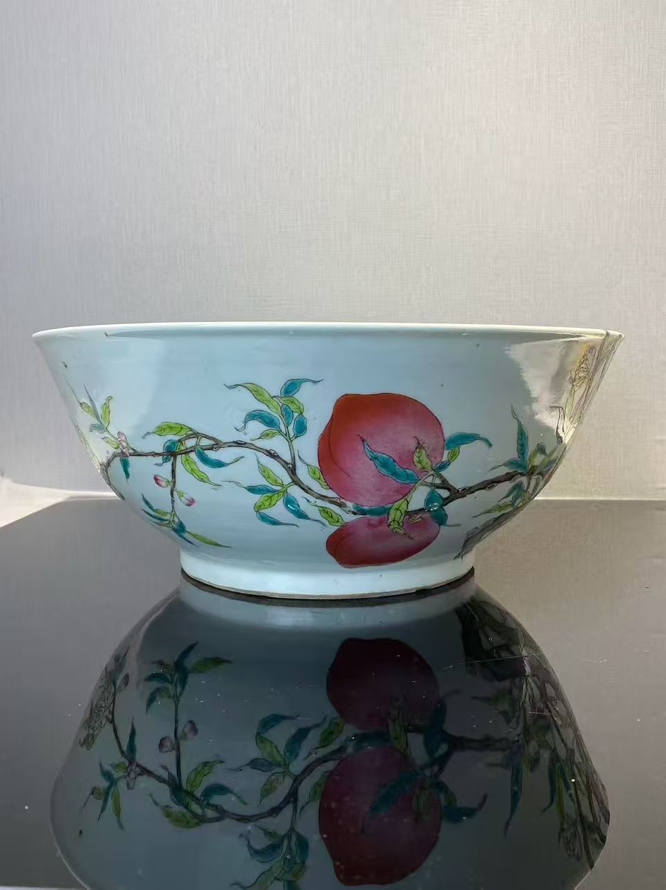 粉彩过枝九桃纹大碗