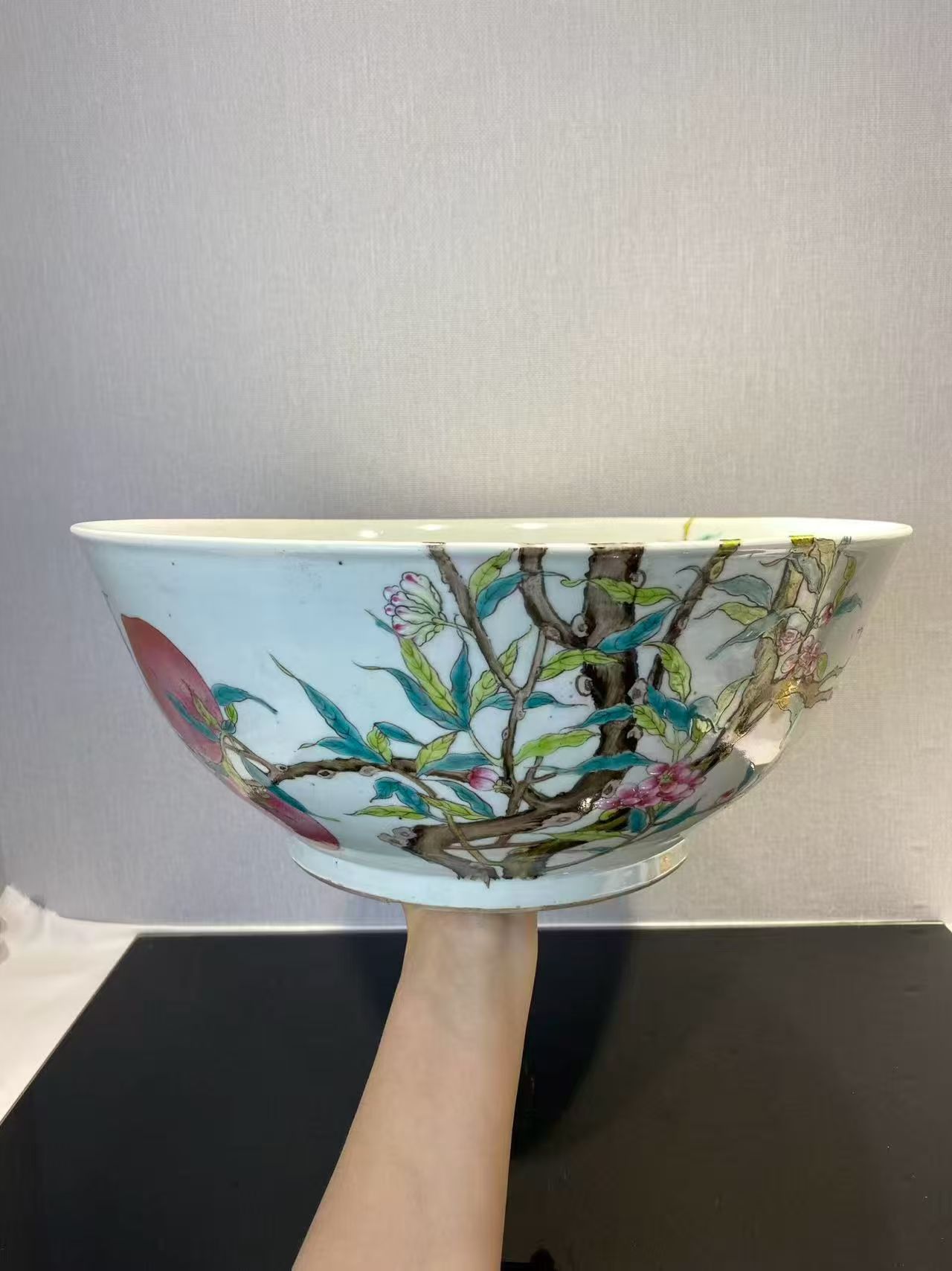 粉彩过枝九桃纹大碗