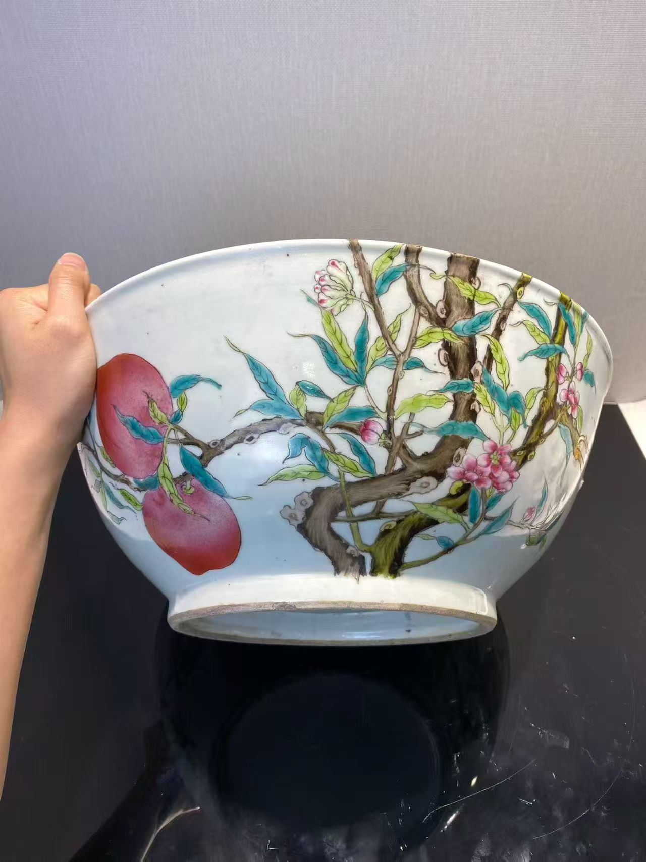 粉彩过枝九桃纹大碗