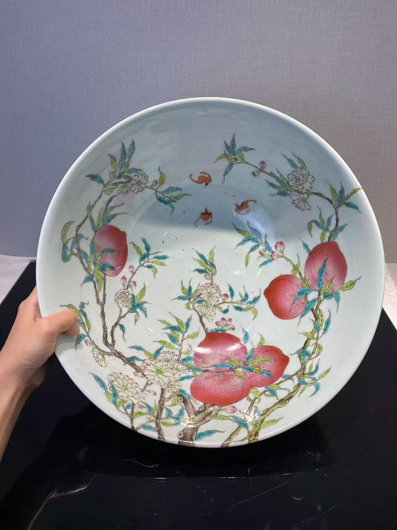 粉彩过枝九桃纹大碗