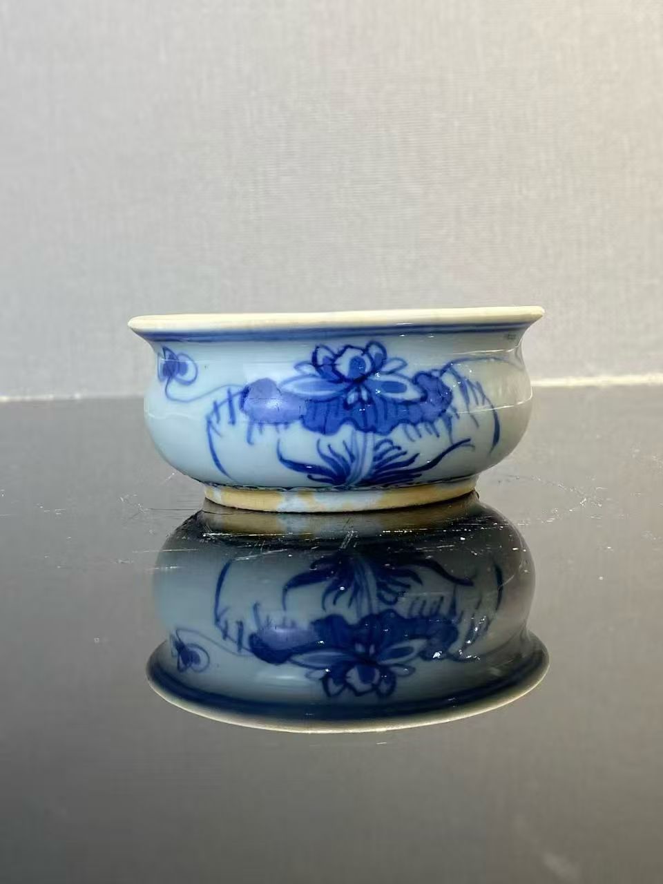 青花荷花纹小香炉