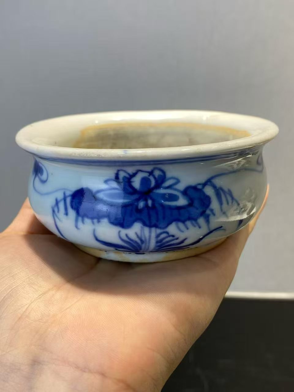 青花荷花纹小香炉