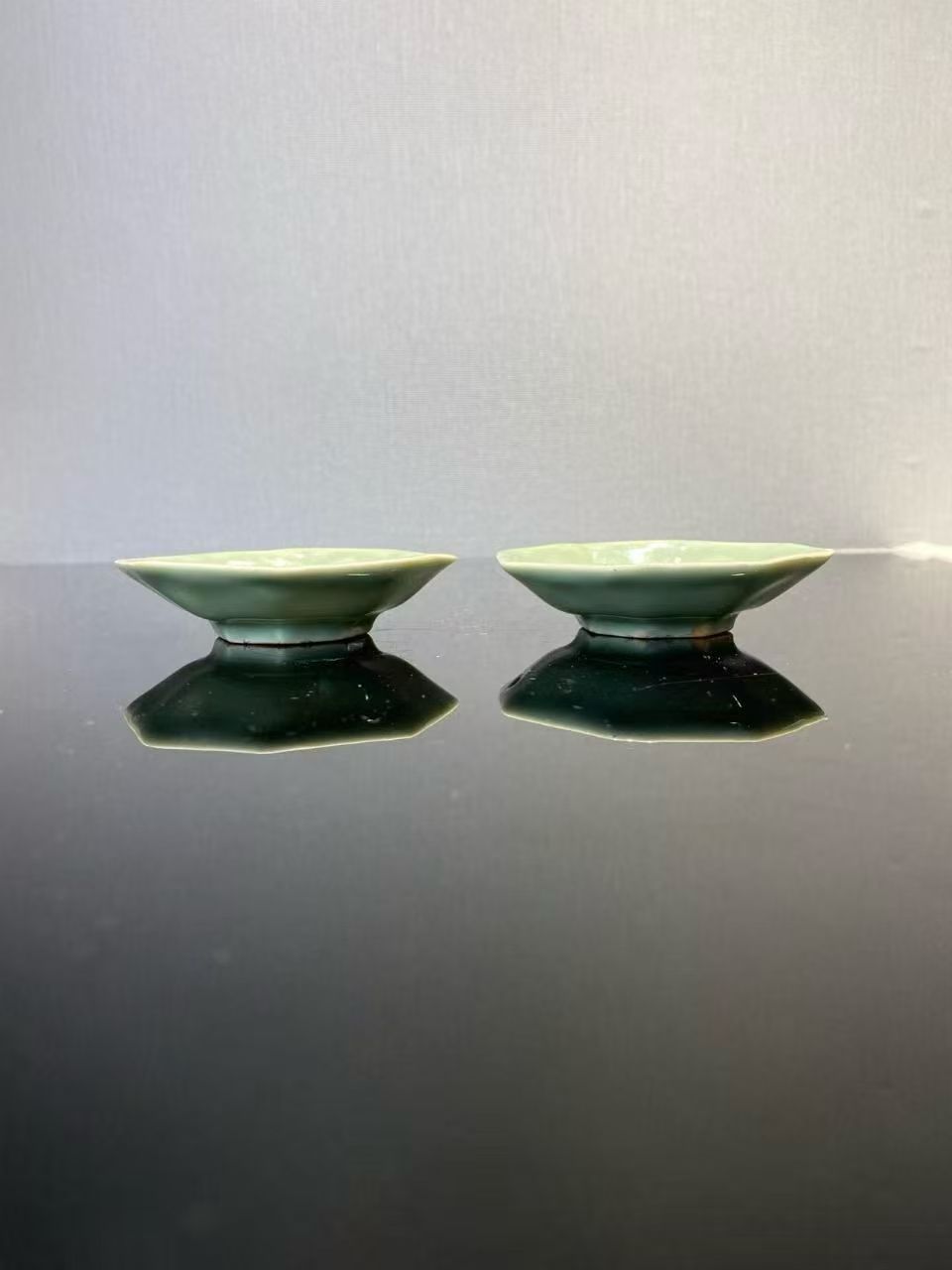 乾隆粉青釉天禄之美小碟一对