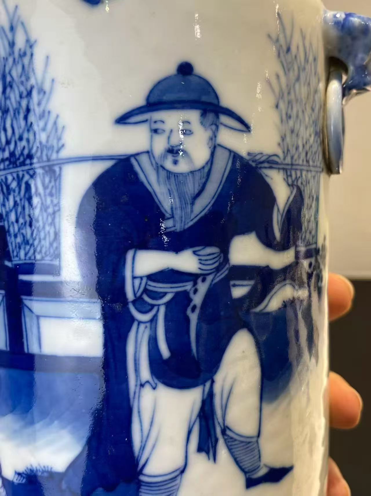 青花书生樵夫铺首瓶