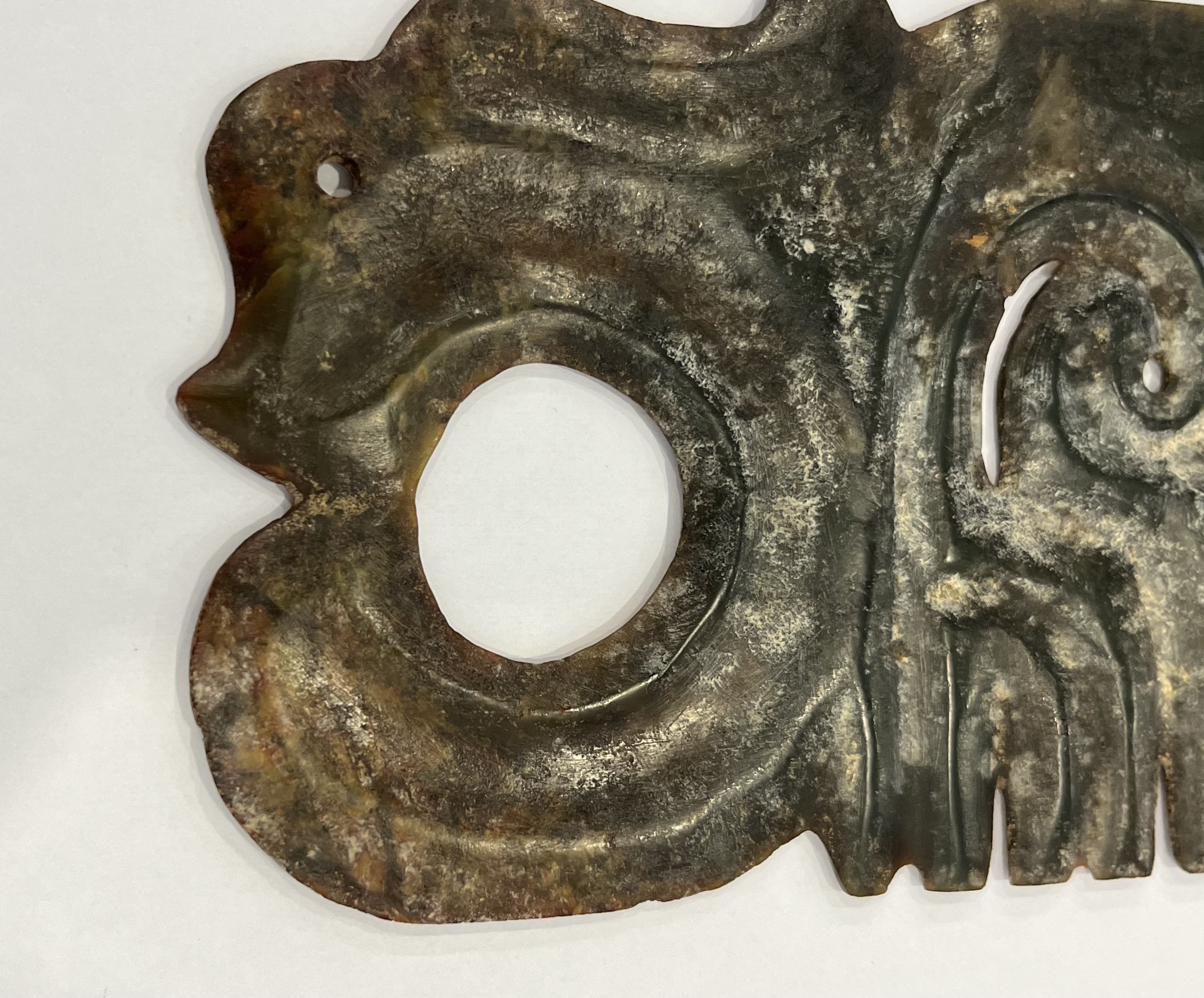 神面纹双孔玉饰板