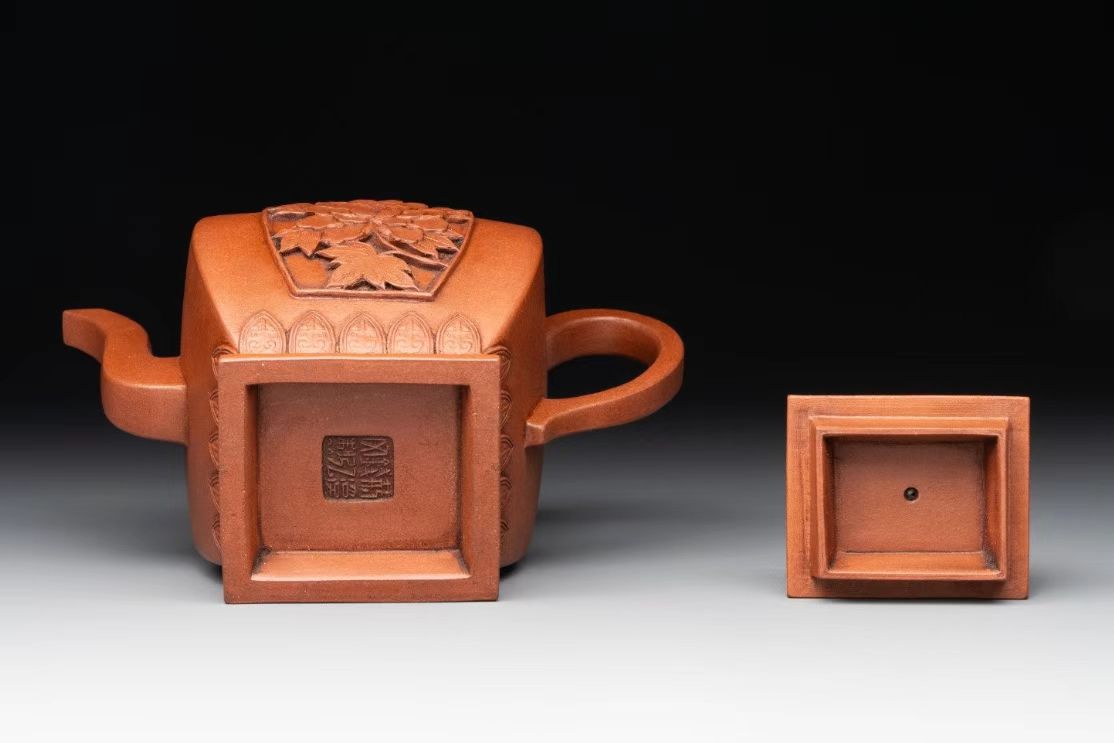 宜兴粗陶茶壶带盖