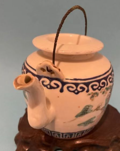 同治玫瑰瓷茶壶