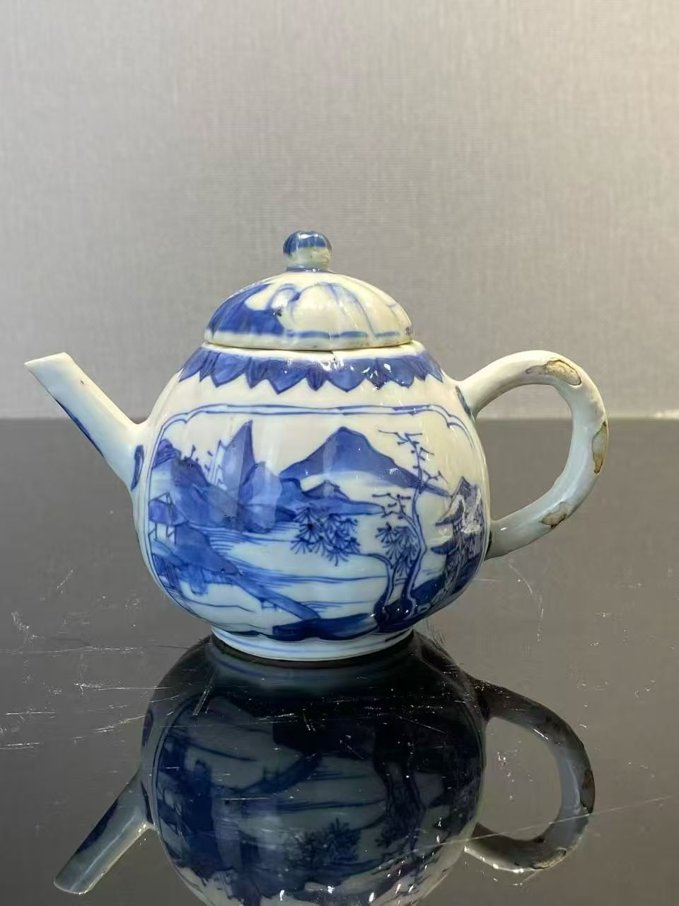 青花山水纹茶壶