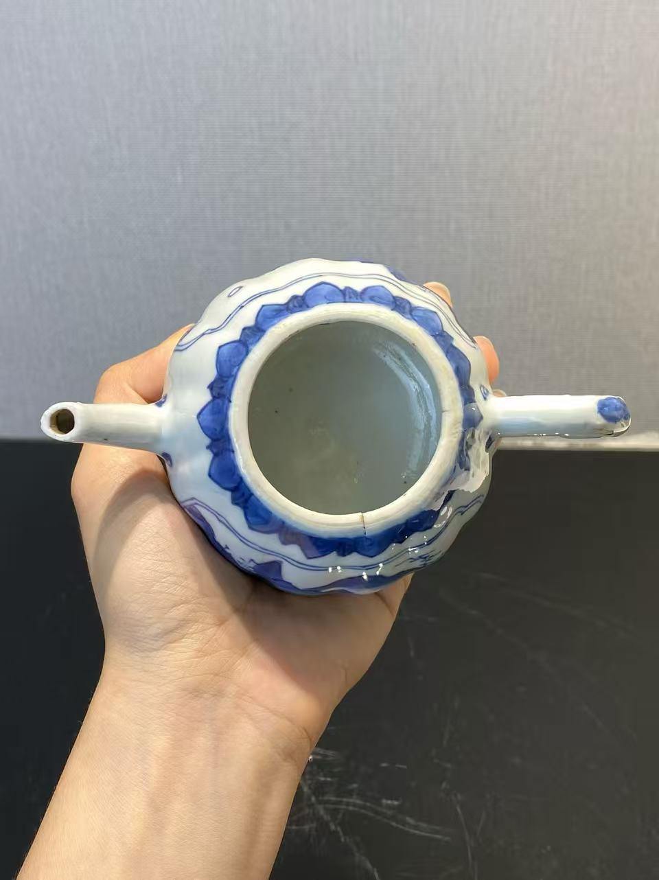 青花山水纹茶壶