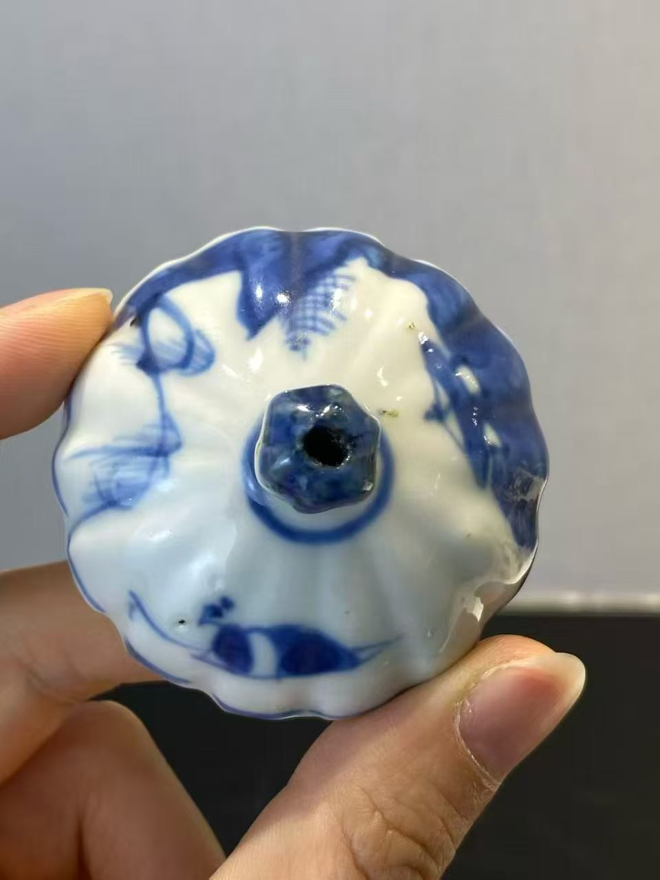 青花山水纹茶壶