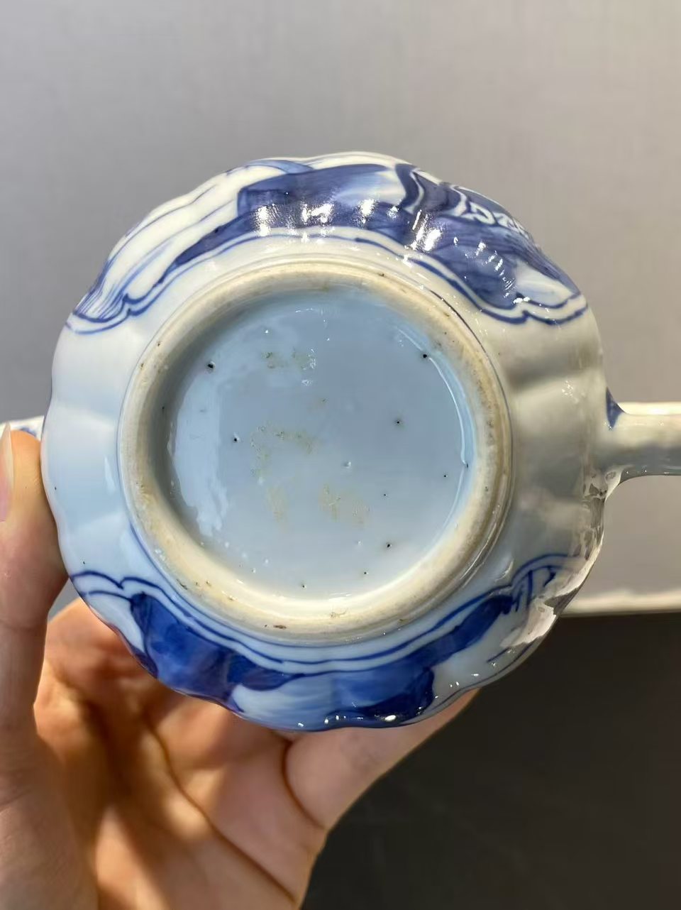 青花山水纹茶壶