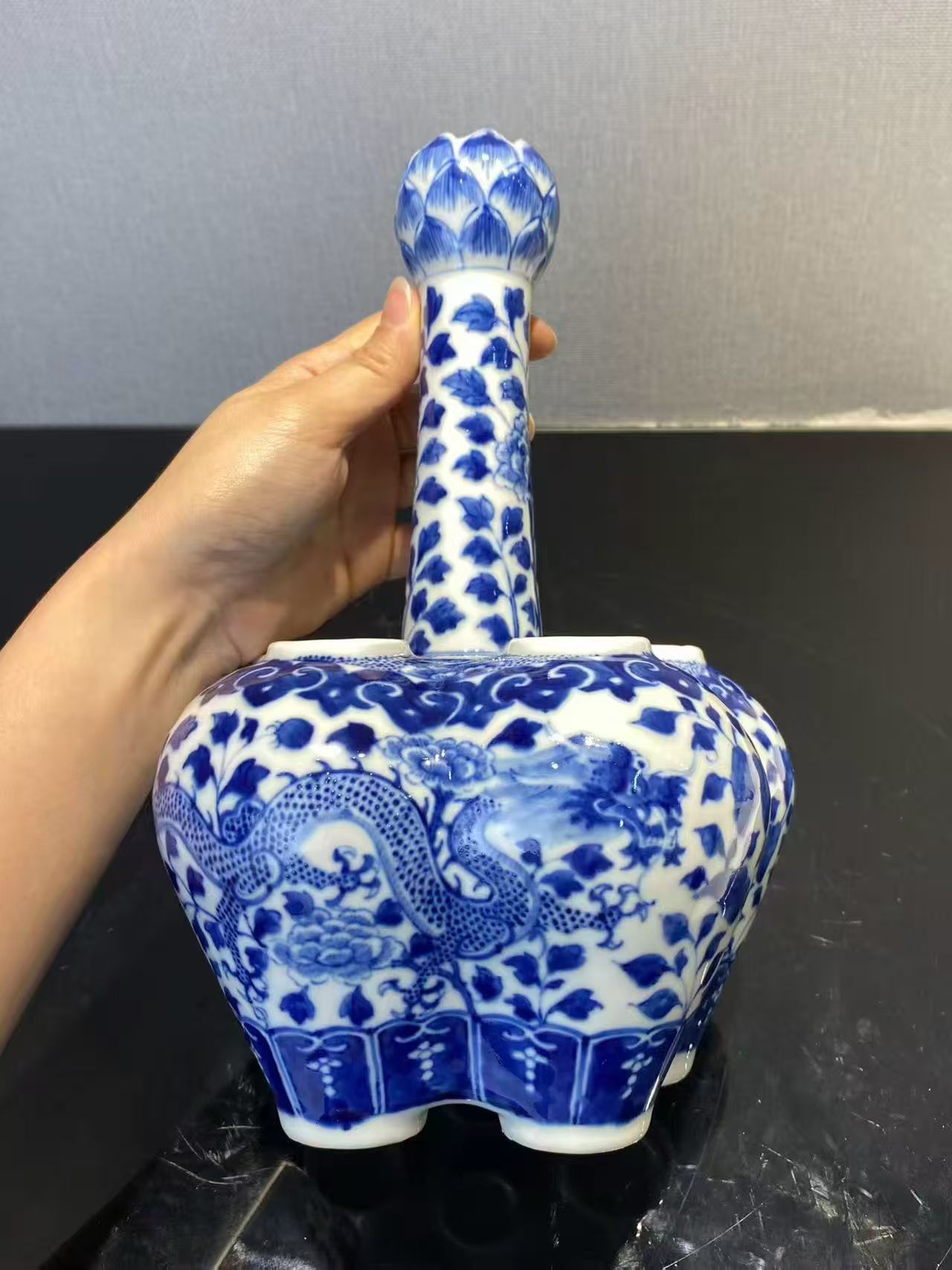 青花穿花龙纹六管花插