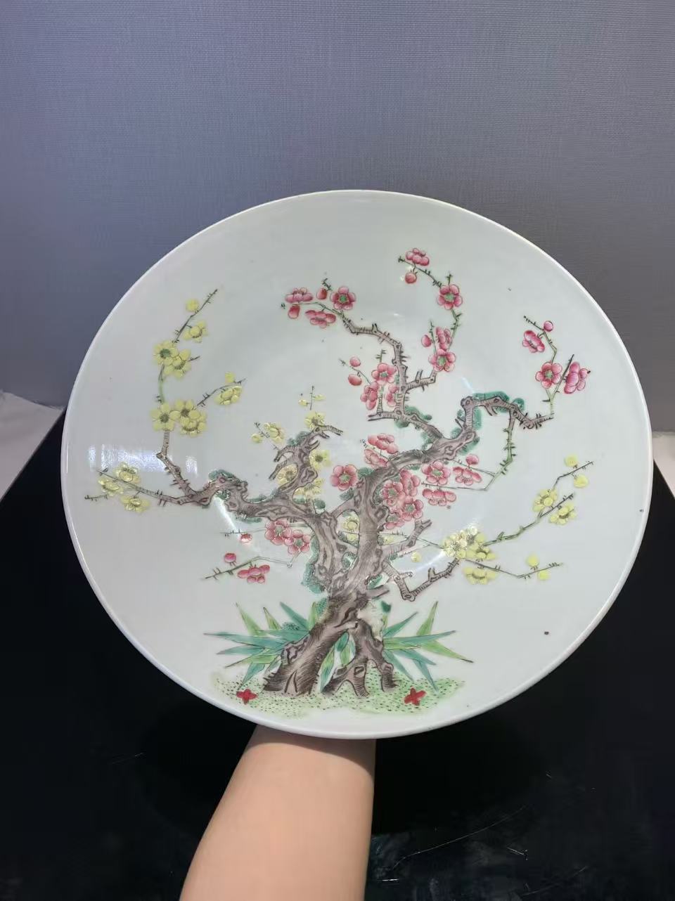 粉彩梅花纹大盘