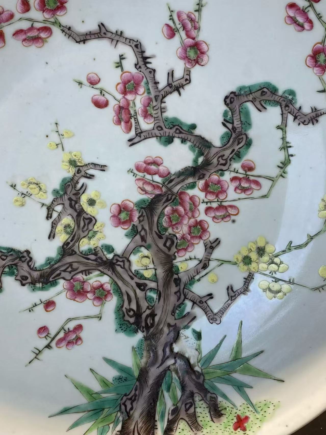 粉彩梅花纹大盘