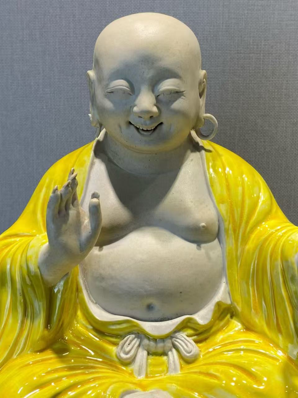 粉彩尼勒佛坐像（配木座）