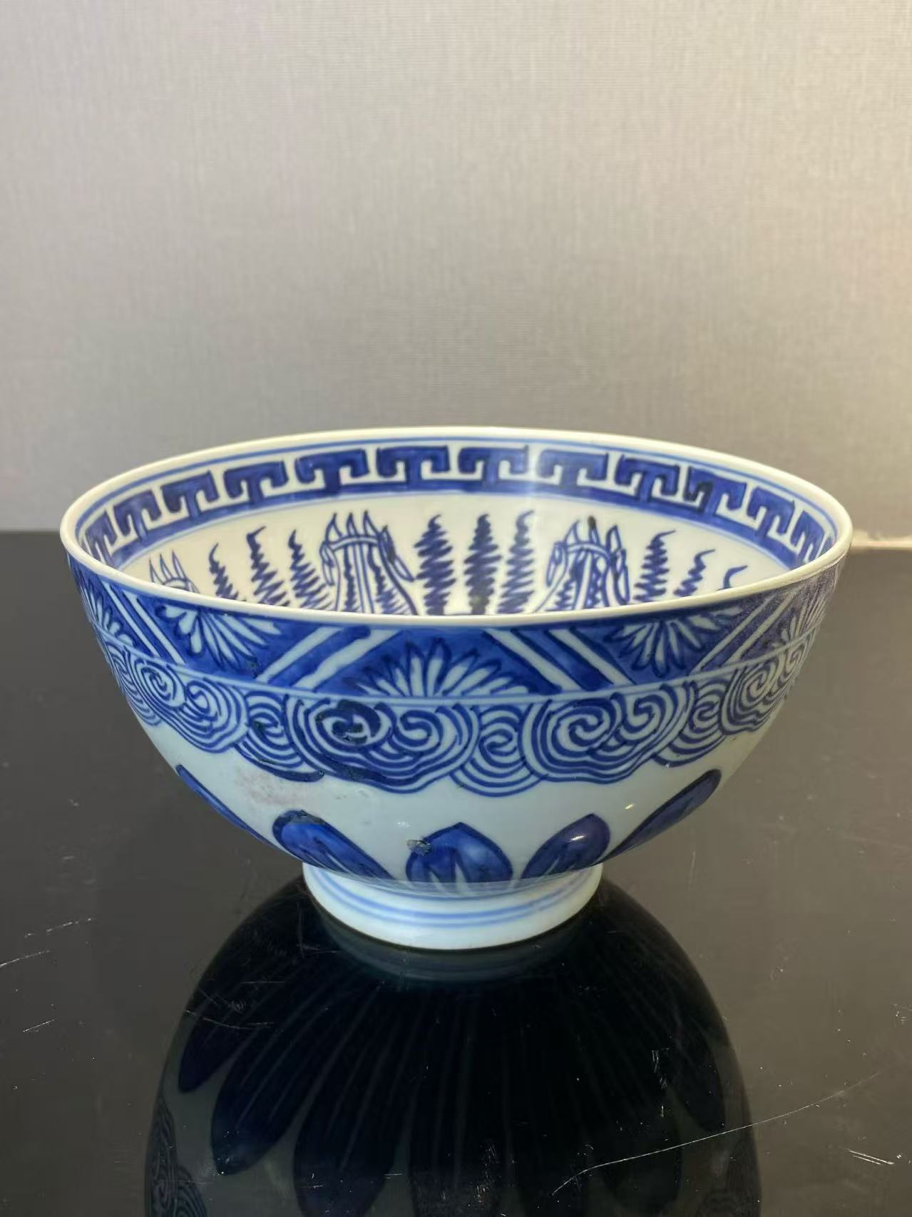 青花莲瓣纹鸡心碗